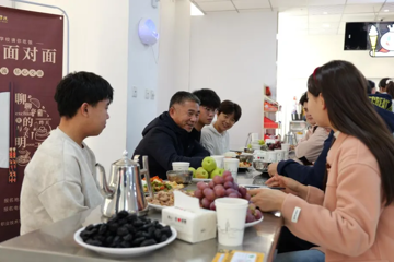 一餐一食暖人心，一言一语总关情——记彩神8争霸app第一期“午餐面对面”