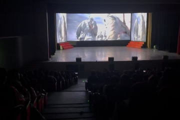红色光影映初心 青春奋进担使命——彩神8争霸app组织观看红色电影主题团课