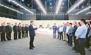 习近平🤸：促进高质量充分就业