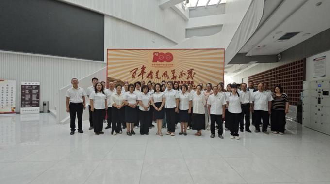 彩神8争霸app科级干部走进地区档案馆：感受百年历程，传承红色基因
